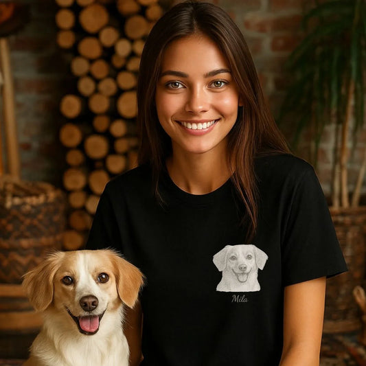 Personlig T-shirt med husdjursmotiv – Skräddarsytt foto i elegant svartvit stil