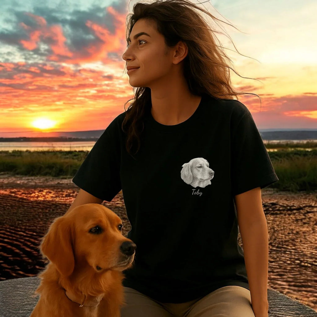 Personlig T-shirt med husdjursmotiv – Skräddarsytt foto i elegant svartvit stil
