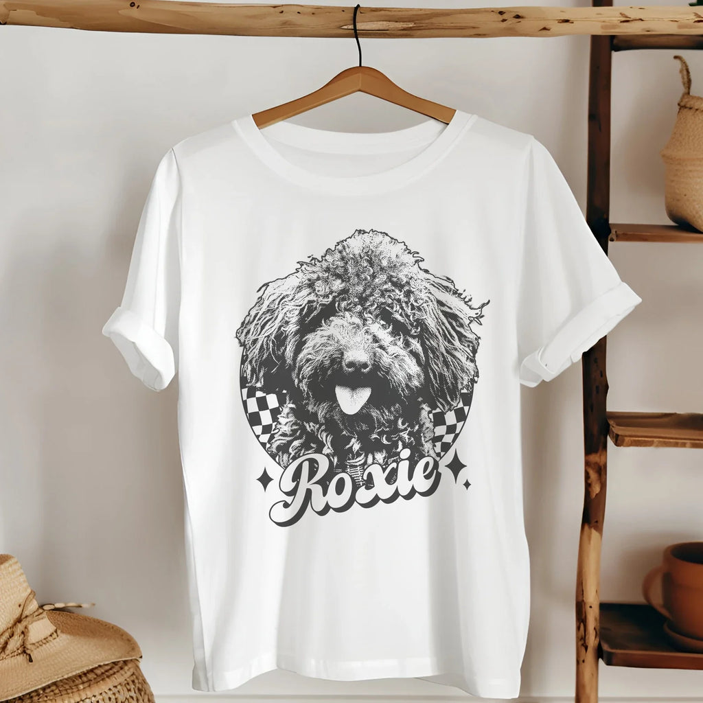 Förvandla ditt älskade hund- eller kattfoto till en unik vintage-inspirerad T-shirt – i svartvitt, endast ett exemplar i världen 「Black and White」