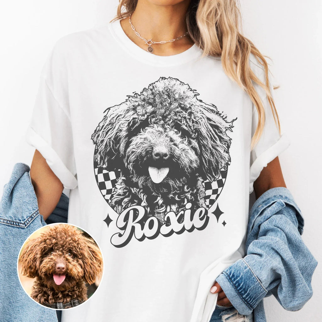 Förvandla ditt älskade hund- eller kattfoto till en unik vintage-inspirerad T-shirt – i svartvitt, endast ett exemplar i världen 「Black and White」