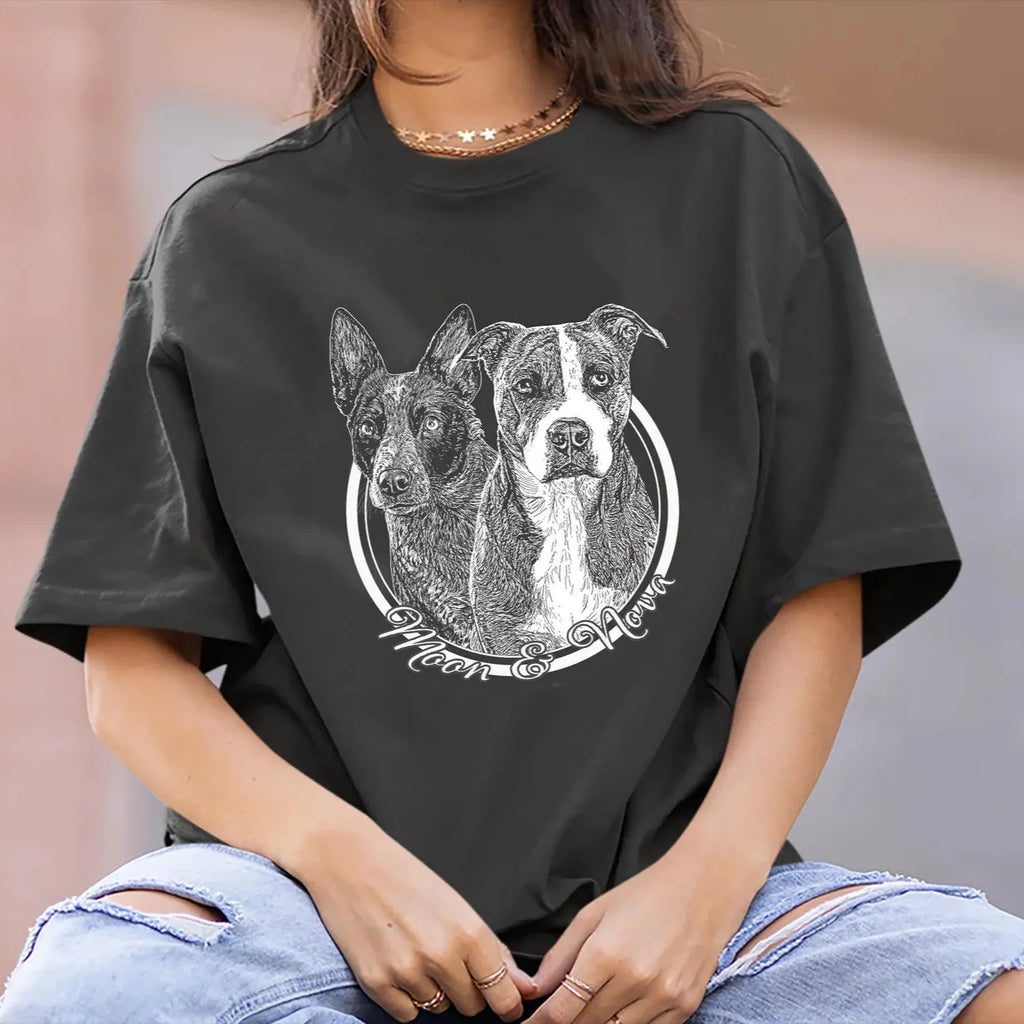 Personlig T-shirt med stort husdjurstryck – Skräddarsytt foto i svartvit linjekonst