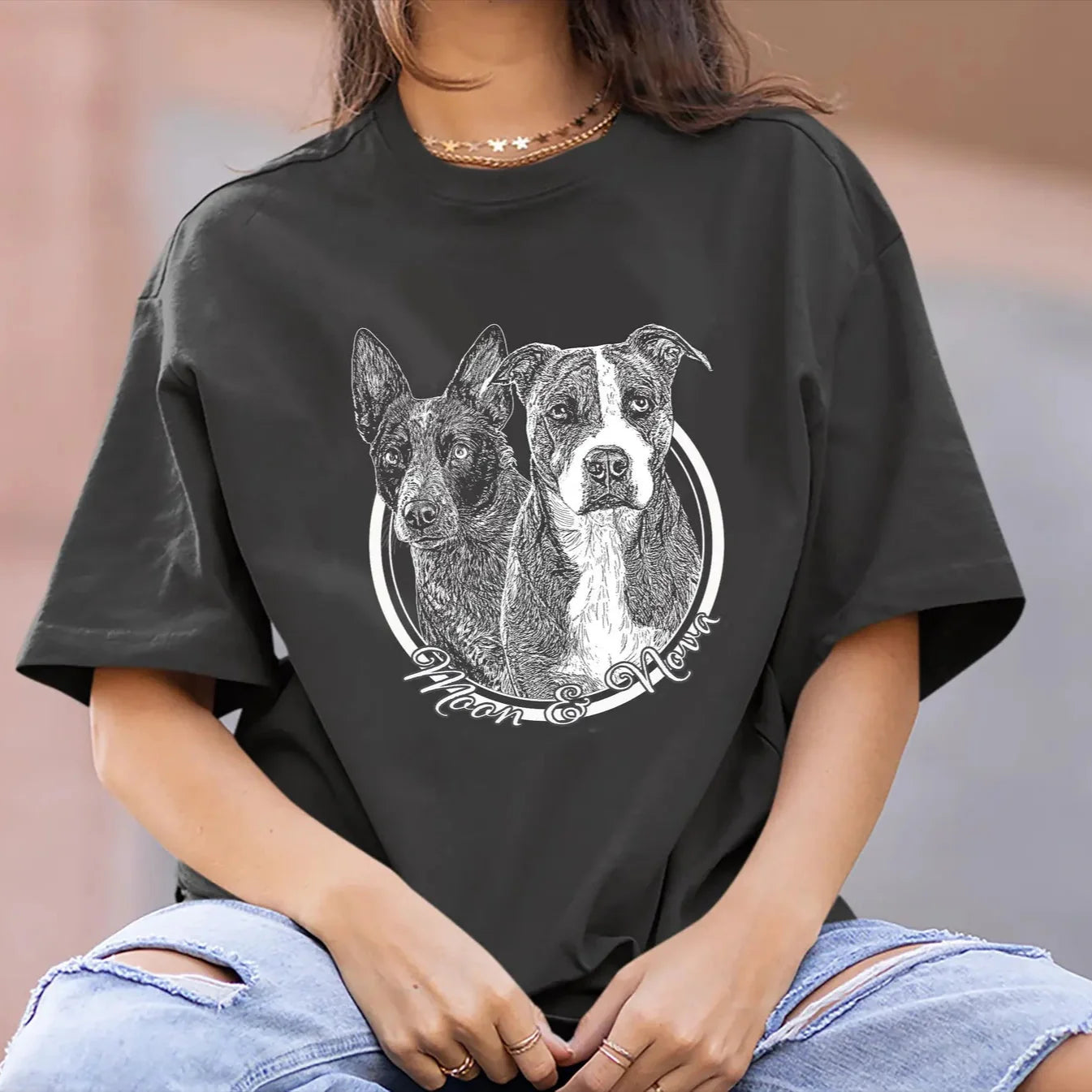 Personlig T-shirt med stort husdjurstryck – Skräddarsytt foto i svartvit linjekonst