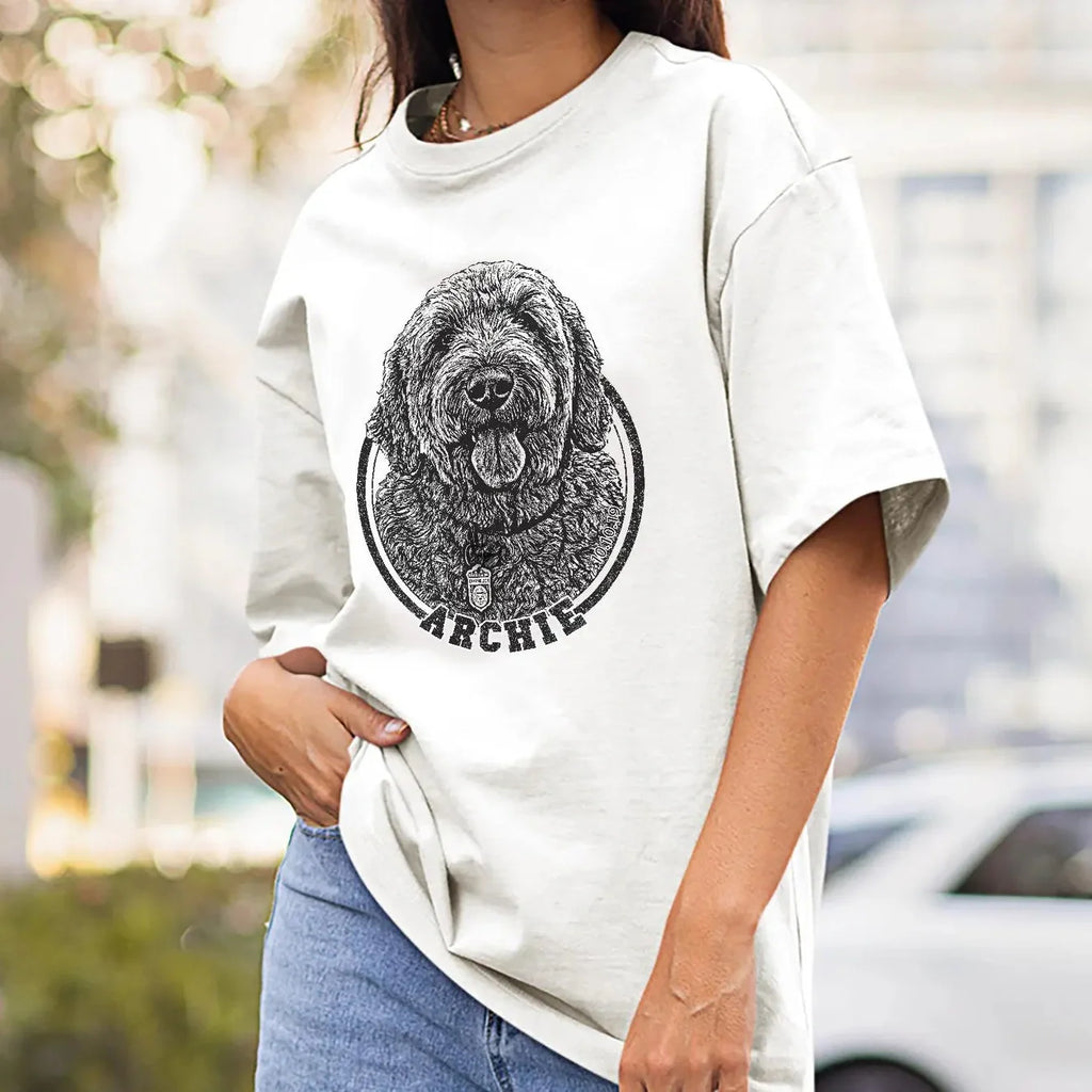 Personlig T-shirt med stort husdjurstryck – Skräddarsytt foto i svartvit linjekonst