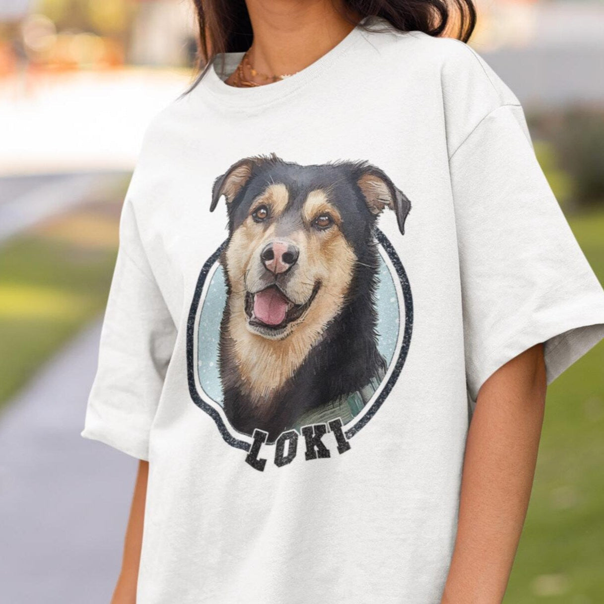 Personlig T-shirt med stort husdjurstryck – Skräddarsytt foto i färgglad linjekonst