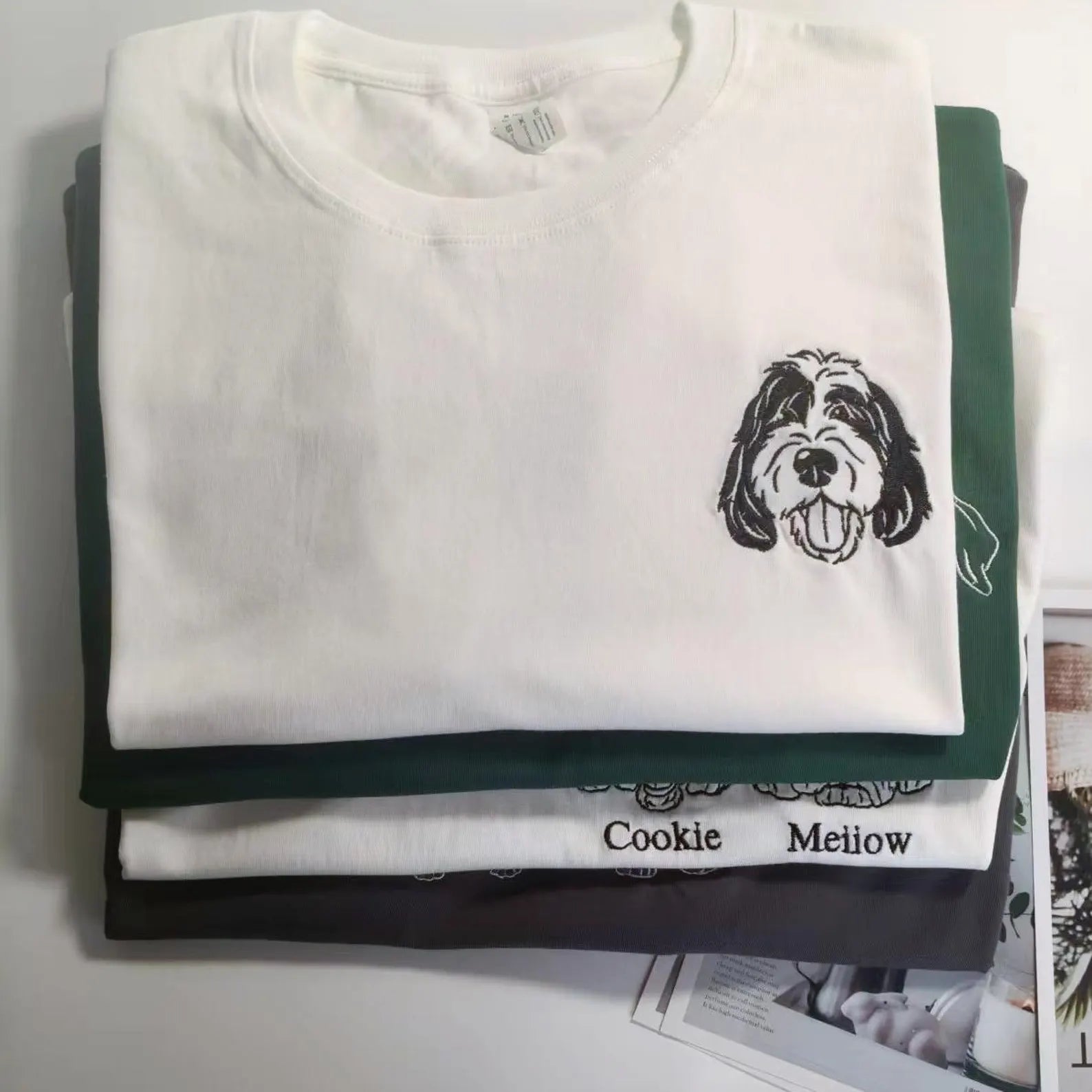 New Arrival! Personlig broderad T-shirt – Skräddarsytt foto av din hund & katt