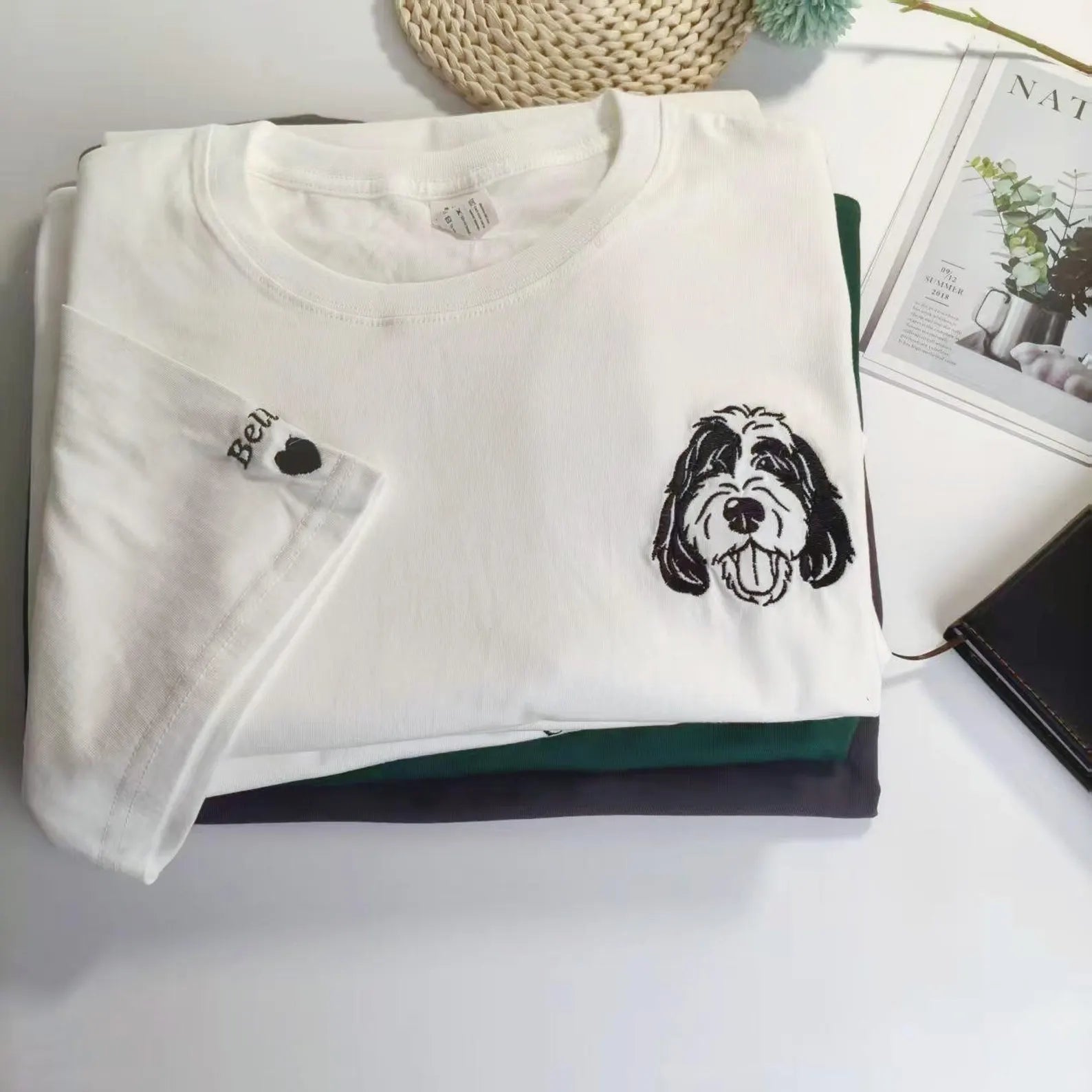 New Arrival! Personlig broderad T-shirt – Skräddarsytt foto av din hund & katt