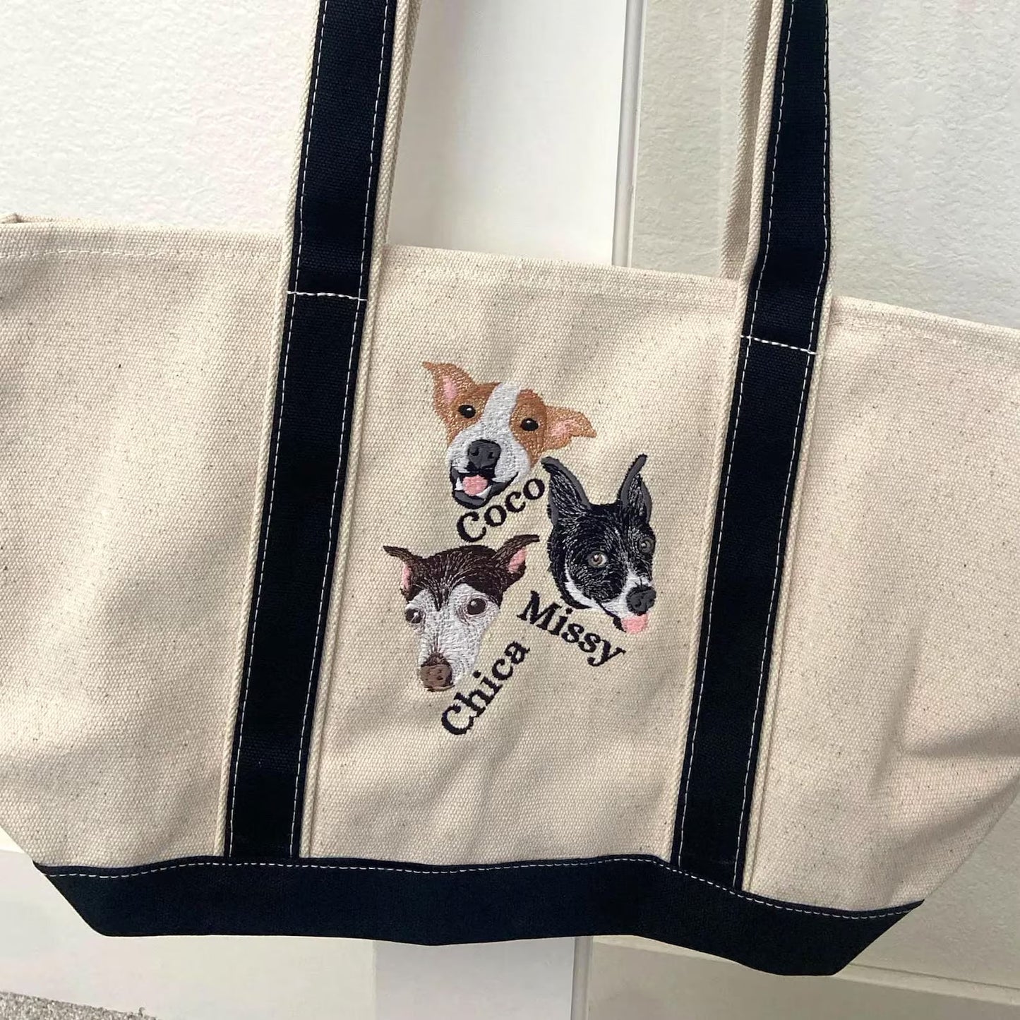 Broderad tygväska med eget husdjursfoto – Personlig canvashandväska & hundleksväska med namn