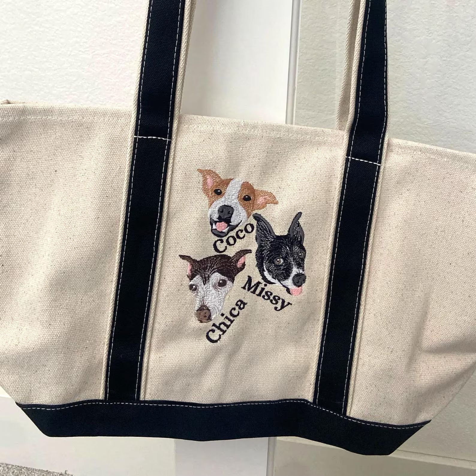 Broderad tygväska med eget husdjursfoto – Personlig canvashandväska & hundleksväska med namn