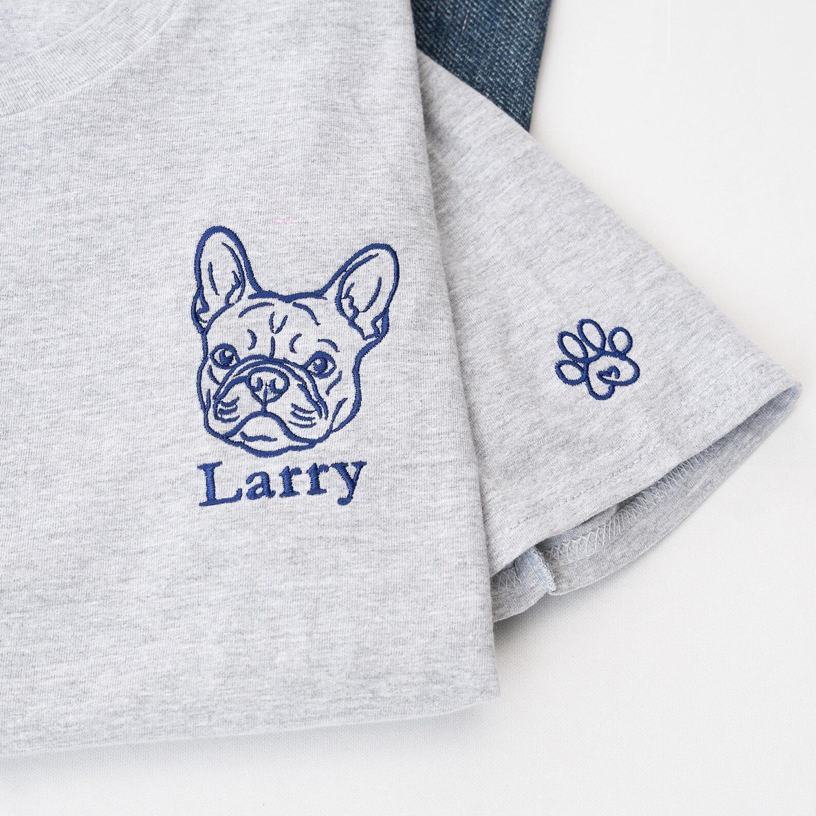 Nyhet! Broderad T-shirt med eget foto – Linjetecknad design av ditt husdjur